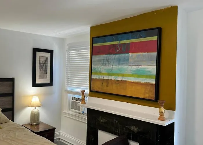 Apartment Elegant Private In Oakland, Pittsburgh. Pittsburgh