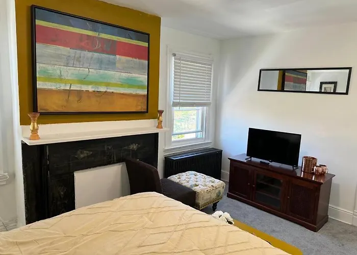 Apartment Elegant Private In Oakland, Pittsburgh. Pittsburgh