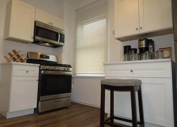 Apartment Elegant Private In Oakland, Pittsburgh. Pittsburgh